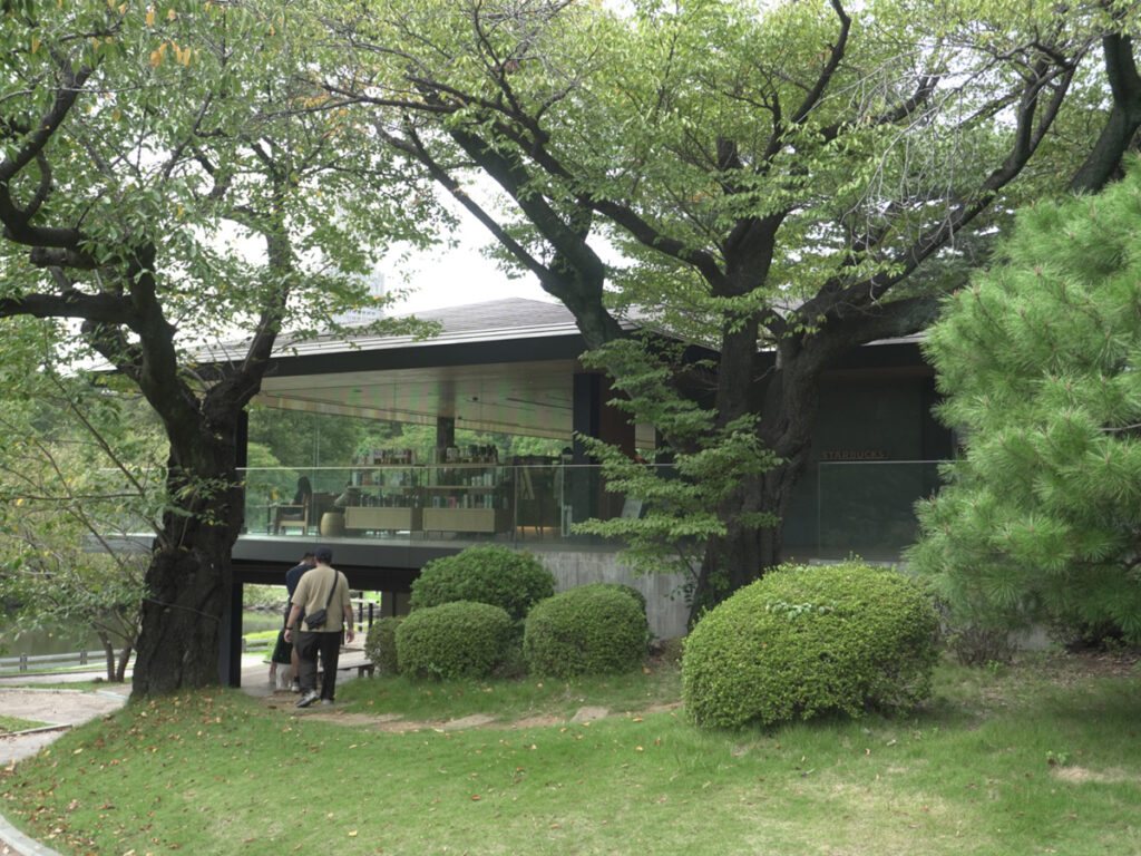 ドリンク受け取りカウンター付近の混雑状況