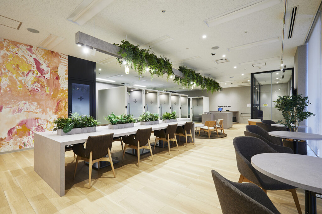 ワークスタイリング 福岡 オープンスペースと共用ラウンジの雰囲気
