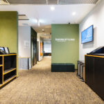 ワークスタイリング池袋西口の受付とエントランス空間