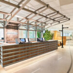 ワークスタイリング汐留の受付とオープンスペースの全景