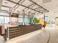 ワークスタイリング汐留の受付とオープンスペースの全景