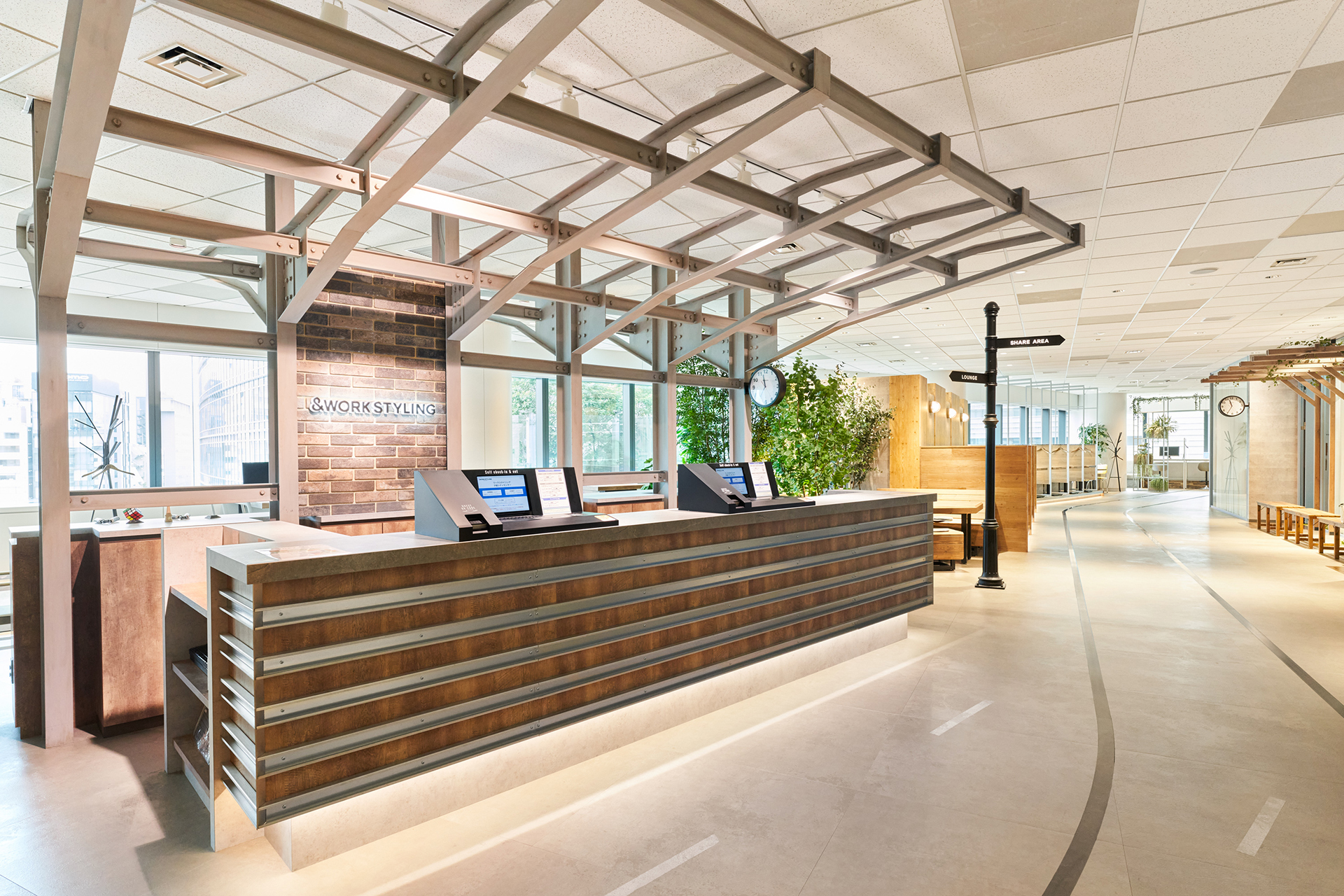 ワークスタイリング汐留の受付とオープンスペースの全景