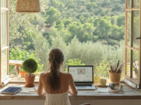 formieのオンライン学習で在宅ワークスキルを学ぶイメージ