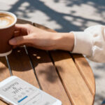 オンスク.jpで資格学習と在宅ワークスキルを学ぶイメージ