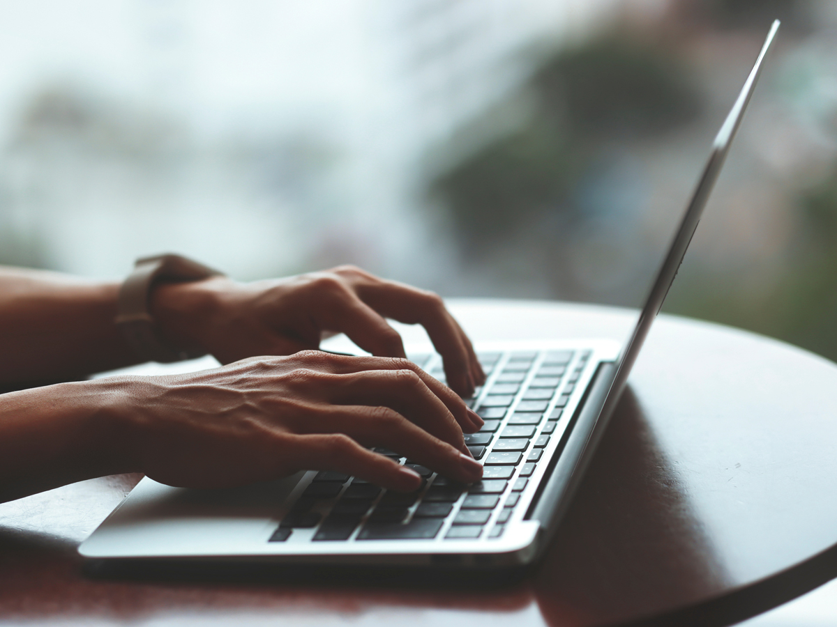 ノマドワーカーの持ち物おすすめ6選（海外で快適に働くための必需品）