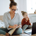 在宅で資格を取得したい女性向け通信講座