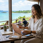 ワーケーション サブスクと在宅ワークで自由に働く女性のイメージ