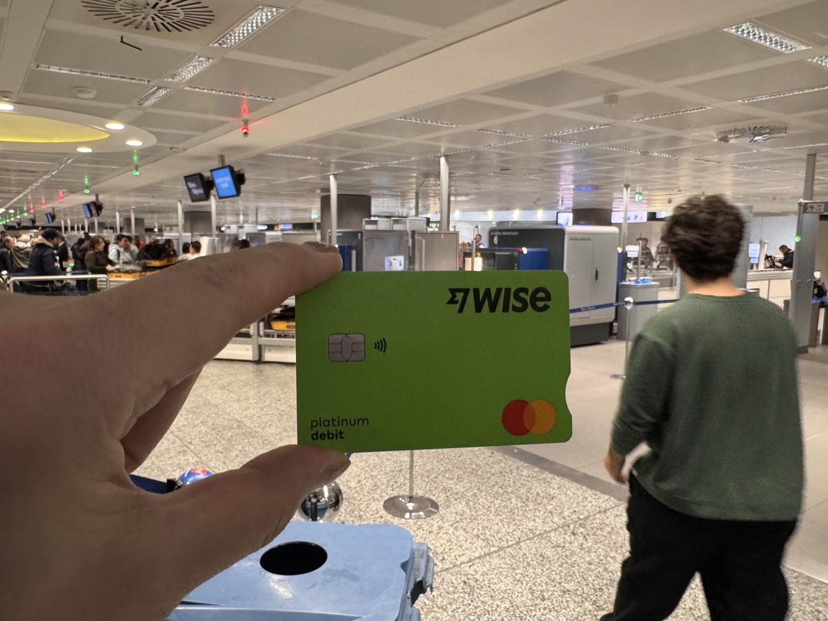 Wise（ワイズ）で海外送金するデジタルノマドのイメージ